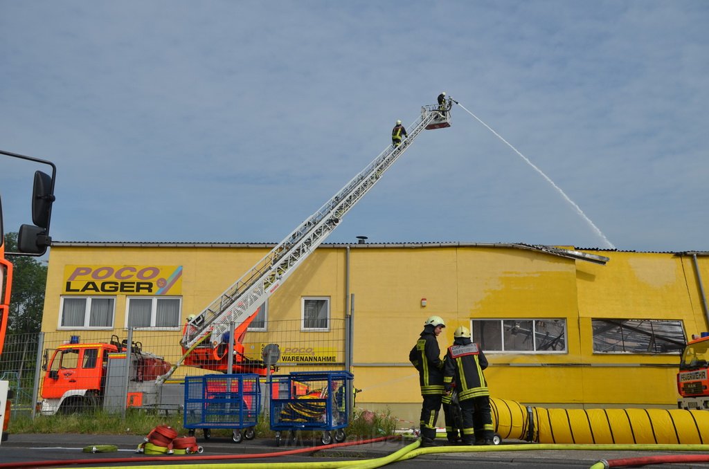 Grossfeuer Poco Lager Koeln Porz Gremberghoven Hansestr P832.jpg - Miklos Laubert